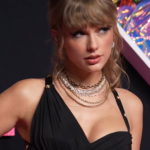 Top 10 Most Beautiful Female Singers (2026 Rankings & Photo Gallery)