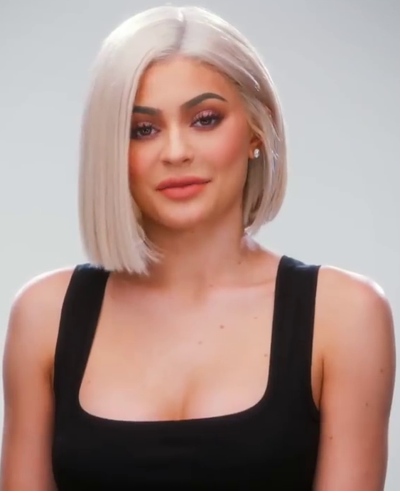 Kylie Jenner Sparks New Beauty Trend with Viral Setting Powder Technique