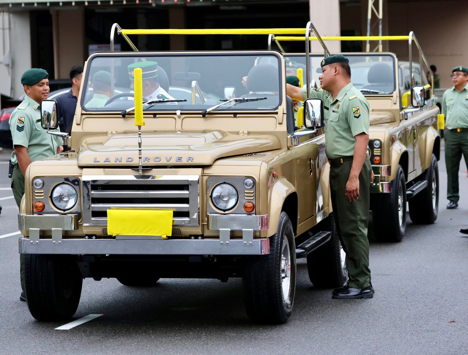 Land Rover Military Vehicle Contract