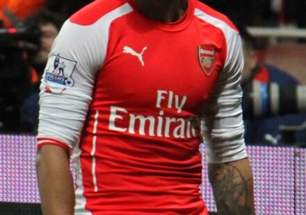 Theo Walcott wishes Arsenal signed Chelsea star