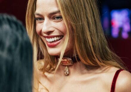 Top 10 Hollywood Actresses (2026 Rankings & Photo Gallery)