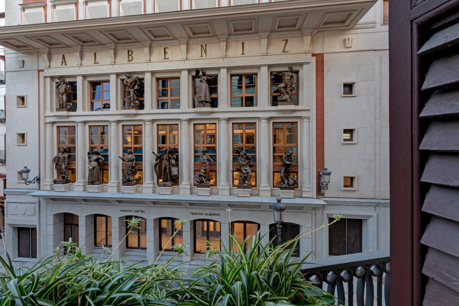 UMusic Hospitality & Lifestyle and Outernet London Partner to
